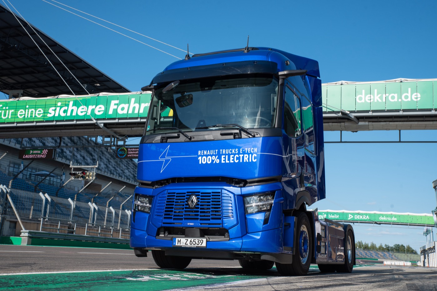 Renault Trucks E-Tech Zugmaschine auf der Rennstrecke